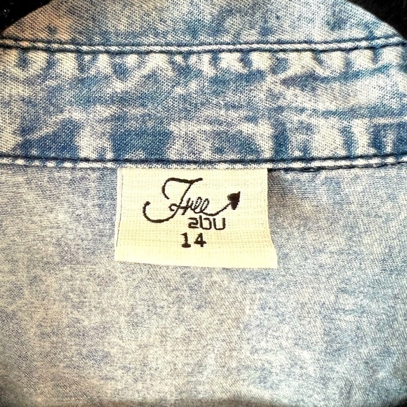 Free 2bu Western Chambray shirt snap buttons Size 14 (Girl) - Picture 5 of 8